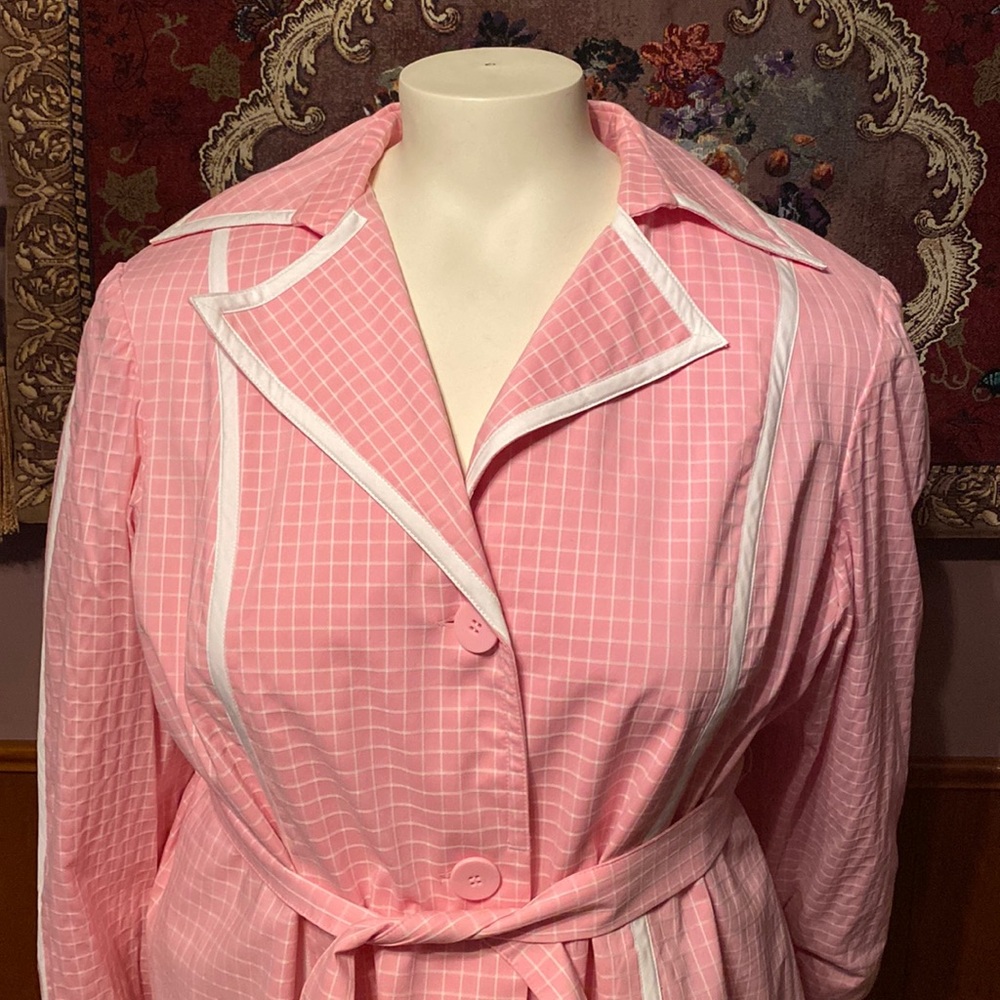 Light Weight Jacket Or House Coat - image 3